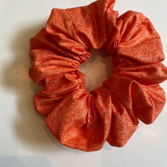 XXL scrunchie surdimensionné en coton Fait au Canada 🇨🇦 - Picture 3 of 3